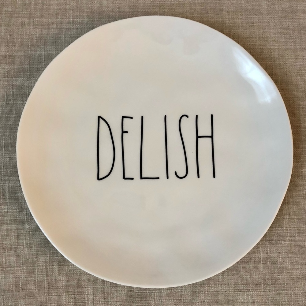 Rae Dunn DELISH 8” Plate